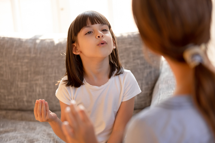 Logopädische Therapie mit einem Kind